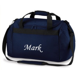 Mørkeblå sportstaske med navn på.