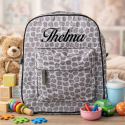 Lille small Stuff taske med  grå leopardprint og navn på.