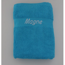Tyrkisblå badehåndklæde med navn på