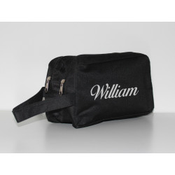NavneTaske.dk | Sort toilettaske med navn på.