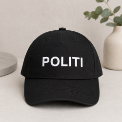 Sort børne kasket med navn på