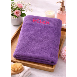 Lilla badelagen med personligt navn broderet på